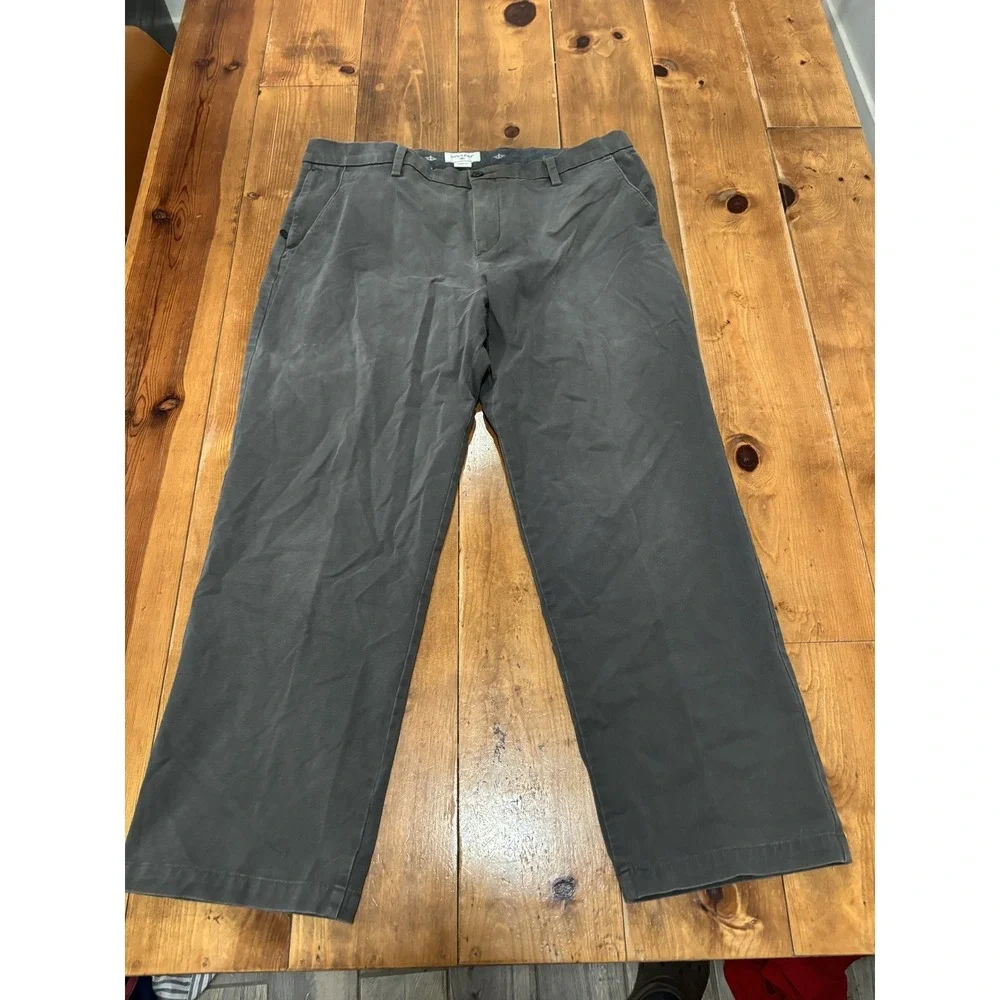 Dockers Men's Classic Fit Flat Front Chino Pants W38 L30 Gray Casual Khakis